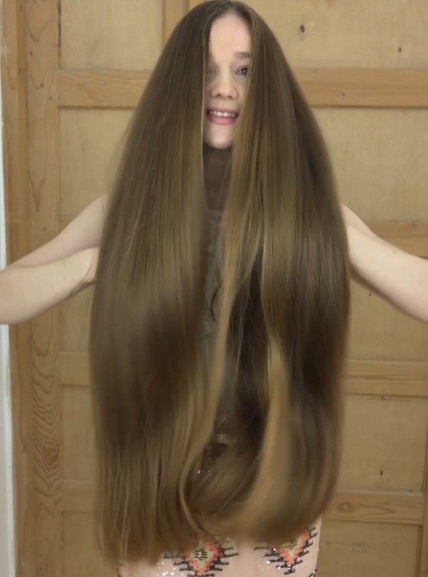 VIDEO - Covered in hair