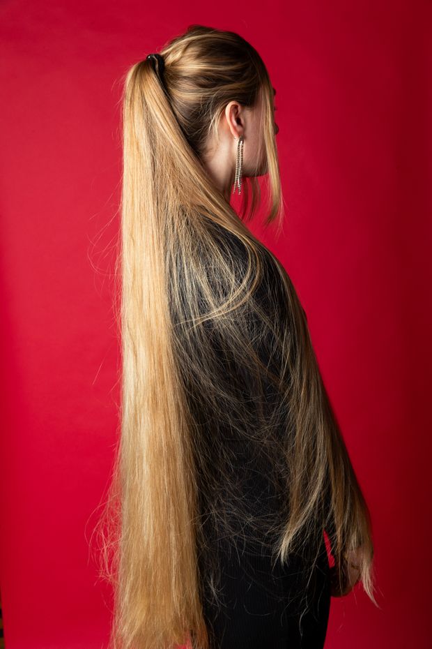 PHOTO SET - One big ponytail photoshoot