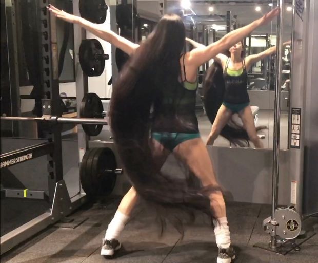 VIDEO - The longest hair at the gym