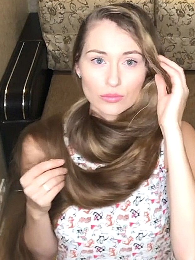 VIDEO - Katerina&#x27;s high ponytail
