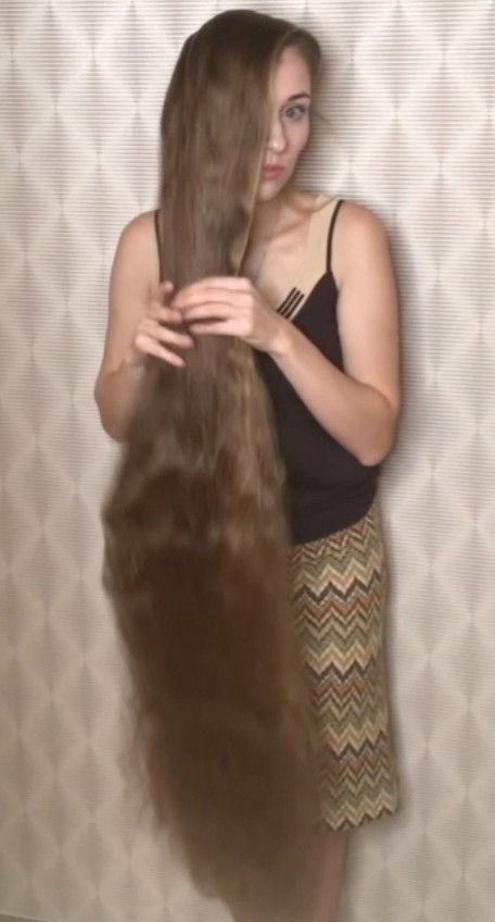 PHONE VIDEO - Katerina&#x27;s hair display