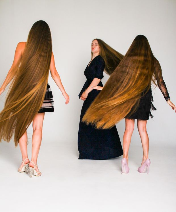 PHOTO SET - Triple long hair in motion photoshoot