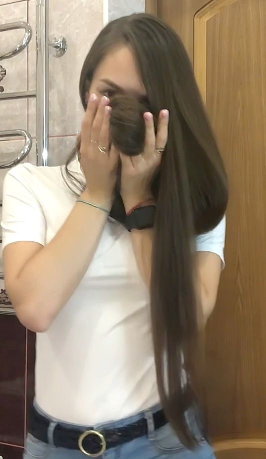 VIDEO - Long hair shampoo in the tub
