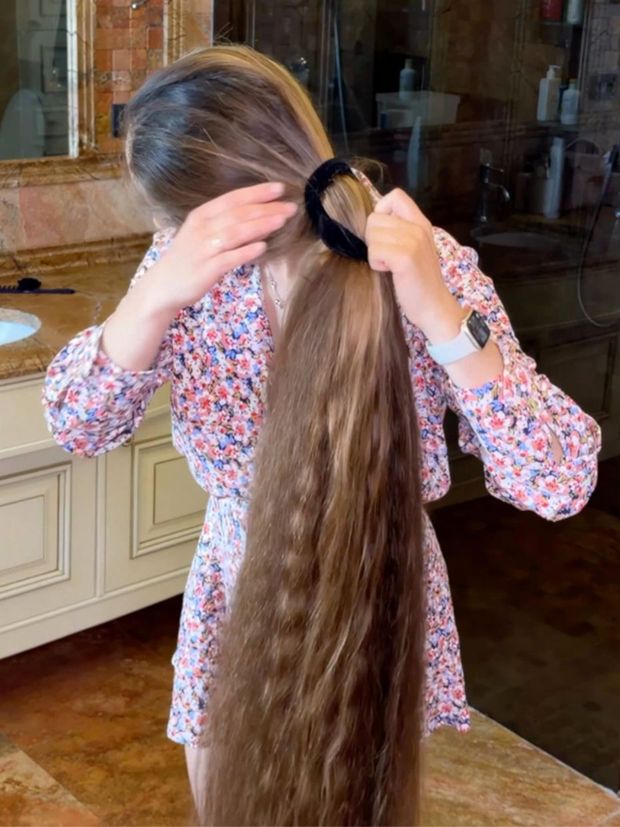 VIDEO - Extreme super thick and long hair