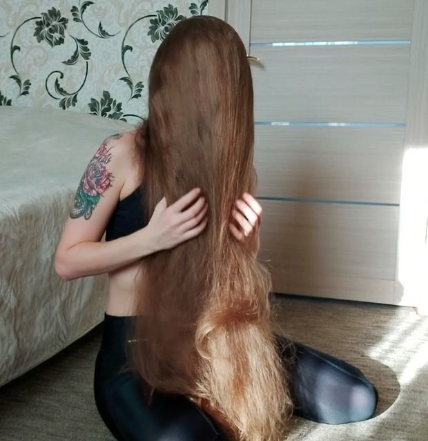 VIDEO - Extreme hair smelling