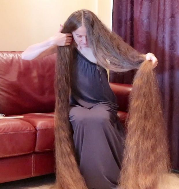 VIDEO - Rapunzel getting ready for the evening