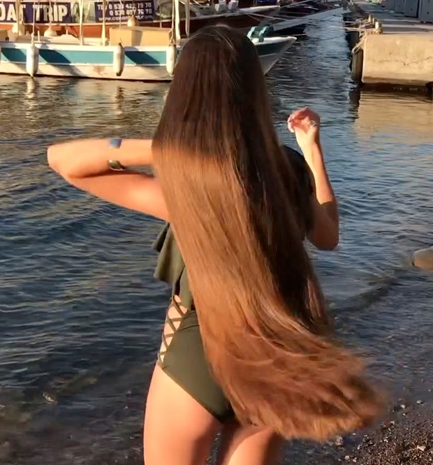 VIDEO - Boats, water and hair