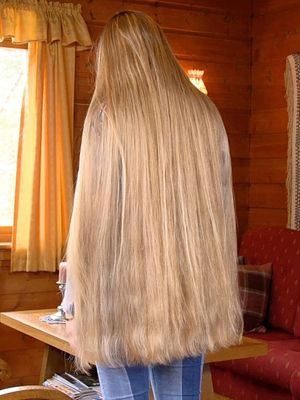 VIDEO - Trapped hair display