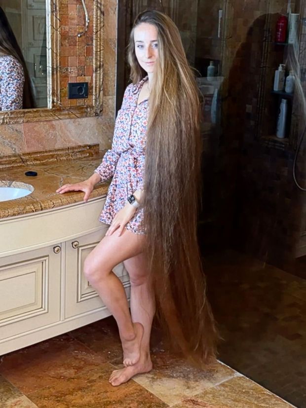 VIDEO - Extreme super thick and long hair