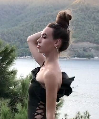 VIDEO - Boats, water and hair