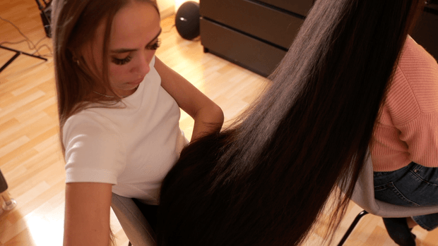 VIDEO - The longest ponytails Celina has ever made