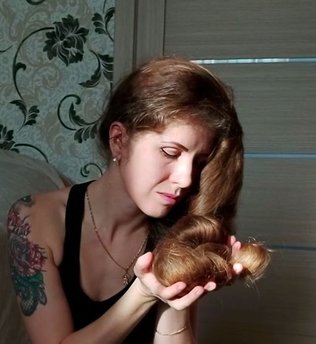 VIDEO - Extreme hair smelling
