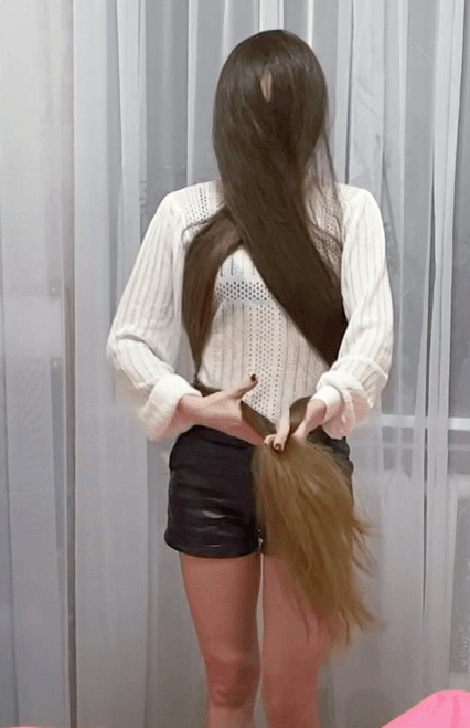 VIDEO - Endless fun with endless hair