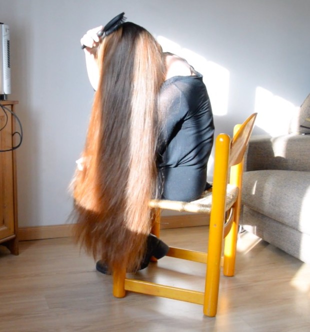 VIDEO - Thigh length hair brushing in chair