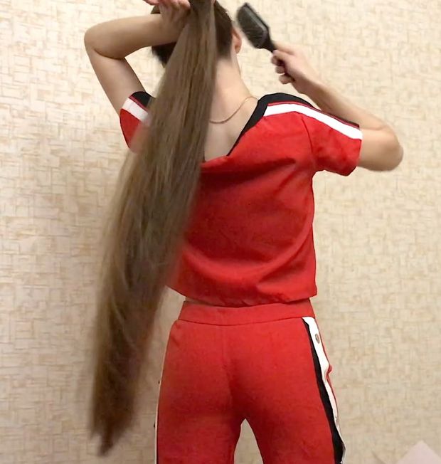 VIDEO - Elmira&#x27;s folded hair