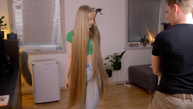 VIDEO - Very beautiful hair display BTS