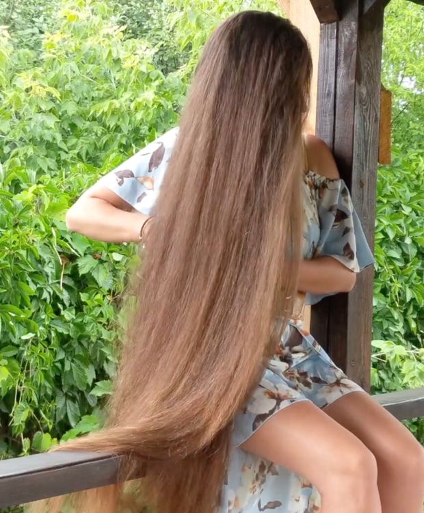 VIDEO - She has so much hair!