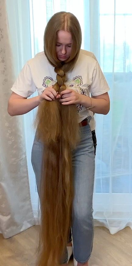 VIDEO - Two sisters with a lot of hair