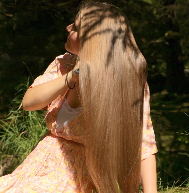 VIDEO - Magical hair brushing