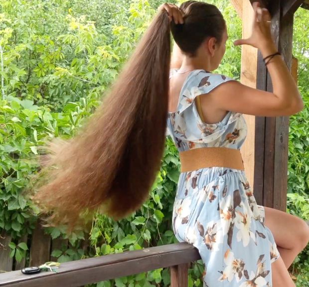 VIDEO - She has so much hair!