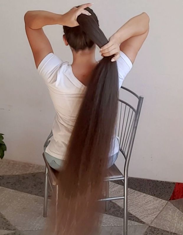 VIDEO - Parting, brushing and hairstyles