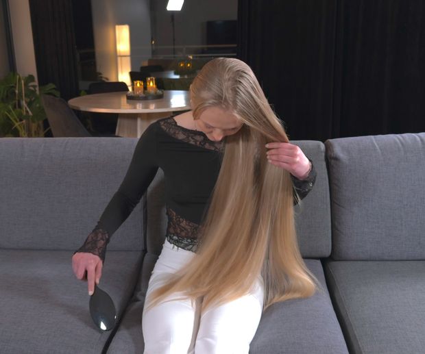VIDEO - Blonde braid and hair flips