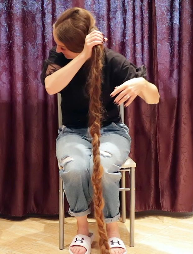 VIDEO - From a massive braid to a very massive mane