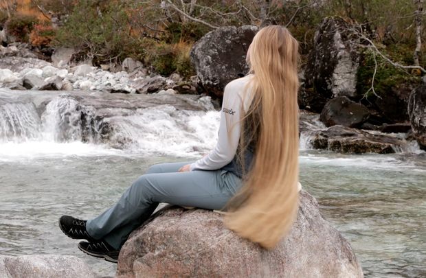 VIDEO - A walk to the mountain river