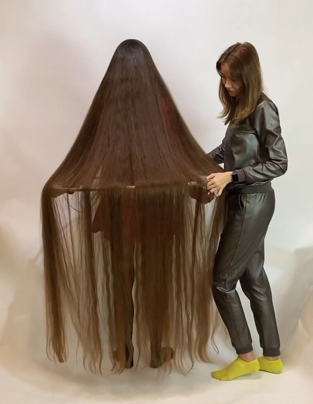 VIDEO - Floor length hair creativity