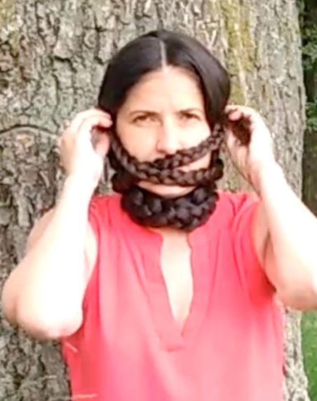 VIDEO - Super long hair by the tree