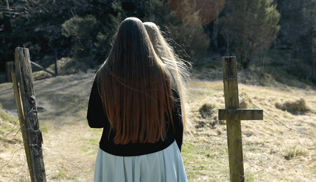 VIDEO - Rapunzel and her friend&#x27;s forest walk