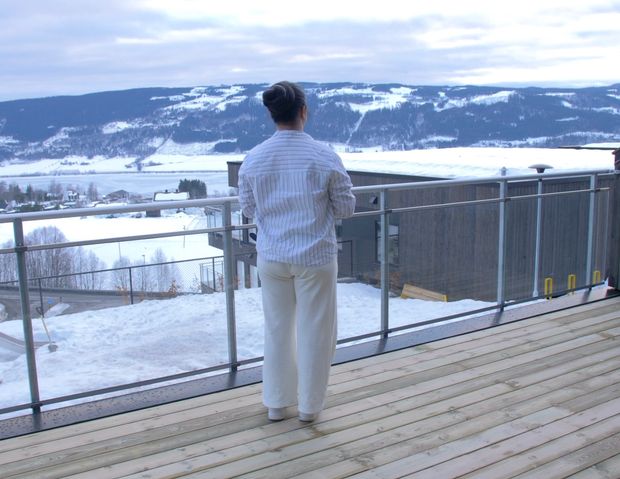 VIDEO - Hair display with a beautiful view