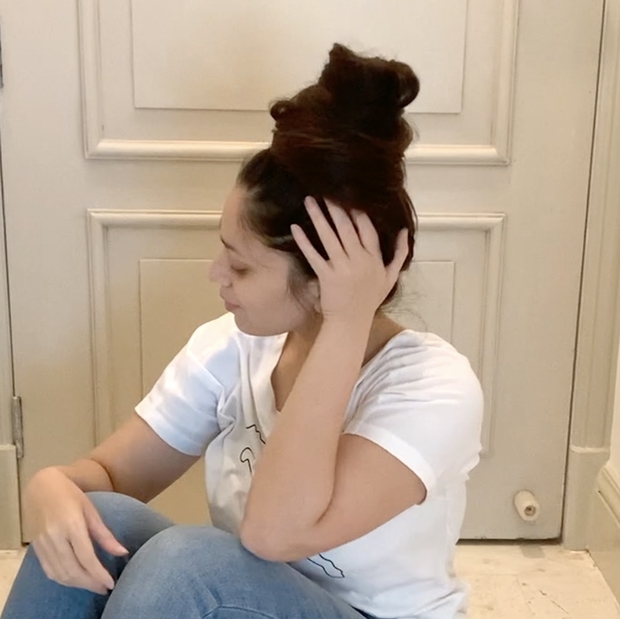 VIDEO - Neha&#x27;s long hair smelling and covering