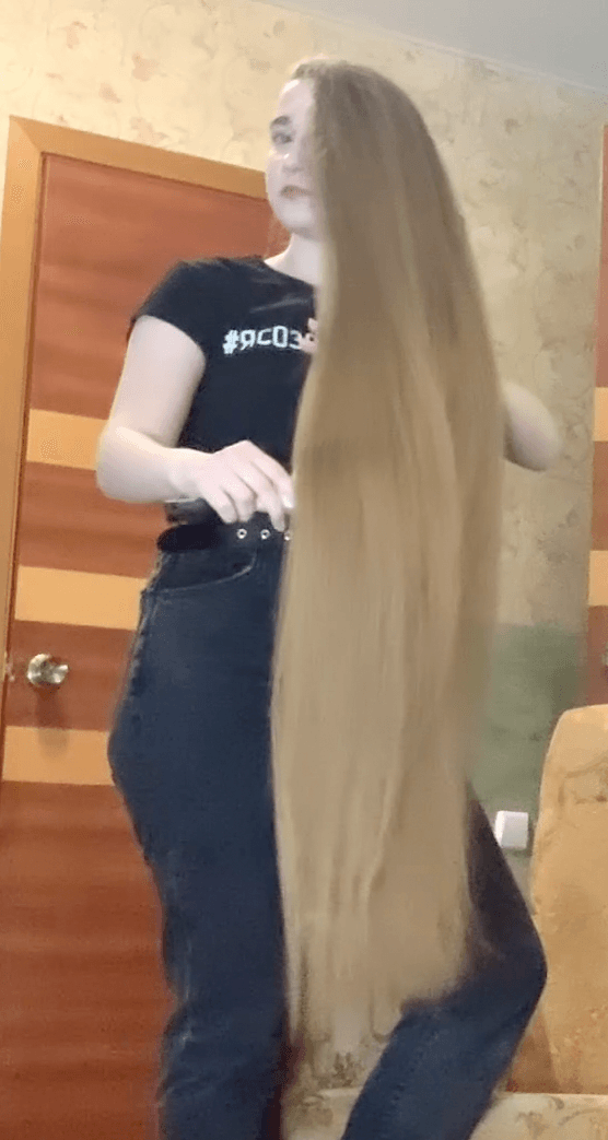 VIDEO - Soft, silky blonde knee length hair