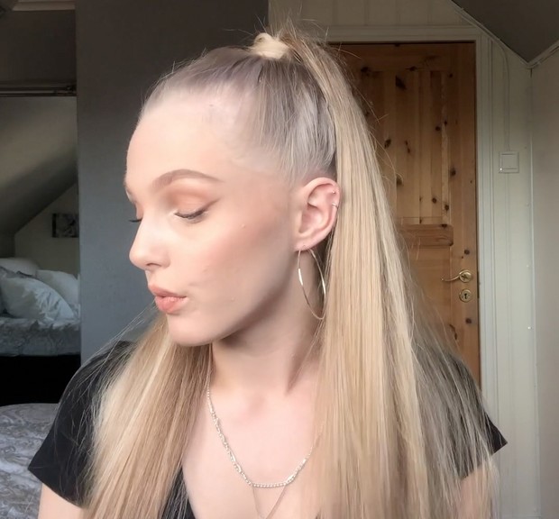 VIDEO - Victoria&#x27;s ponytail