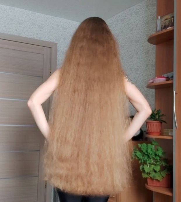 VIDEO - A massive mane and folded hair