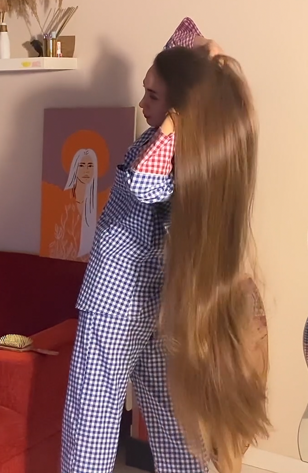 VIDEO - Extreme calf length hair in front of her face (part 1)