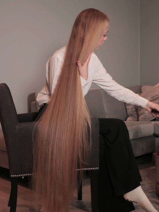 VIDEO - Super long blonde, silky hair brushing and combing