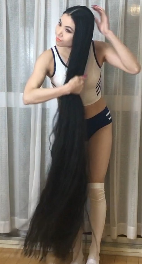 VIDEO - Rin&#x27;s workout and hair display