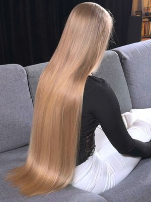 VIDEO - Super silky hair flips and hair display in sofa