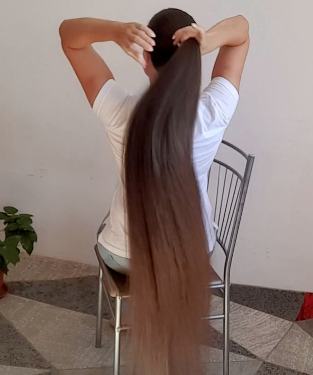 VIDEO - Parting, brushing and hairstyles