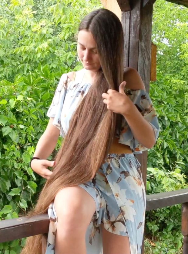 VIDEO - She has so much hair!