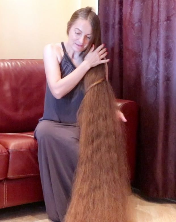 VIDEO - Rapunzel getting ready for the evening