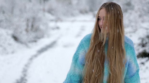 VIDEO - Rapunzel&#x27;s winter walk 2