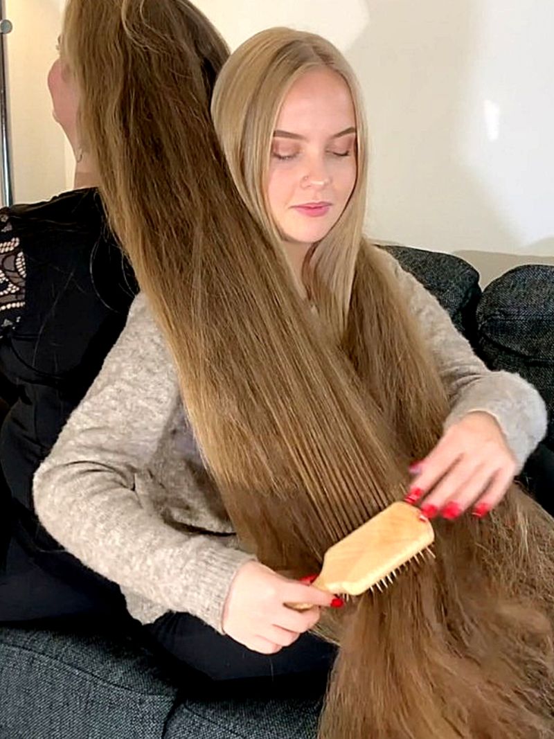 Video Extreme Floor Length Hair Perfection 1643