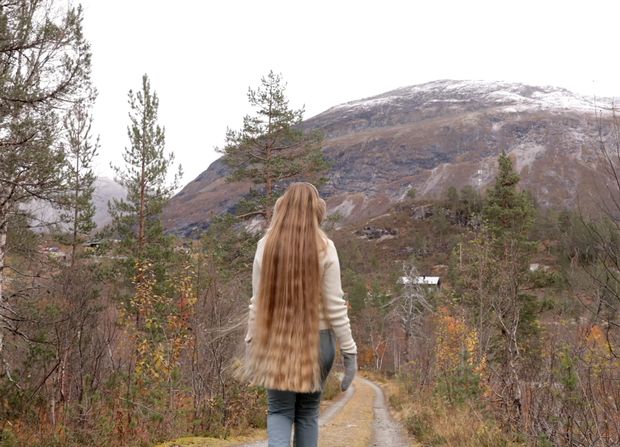 VIDEO - A walk to the mountain river