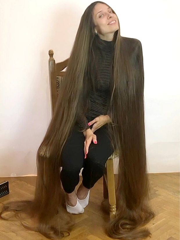 VIDEO - Super silky floor length hair