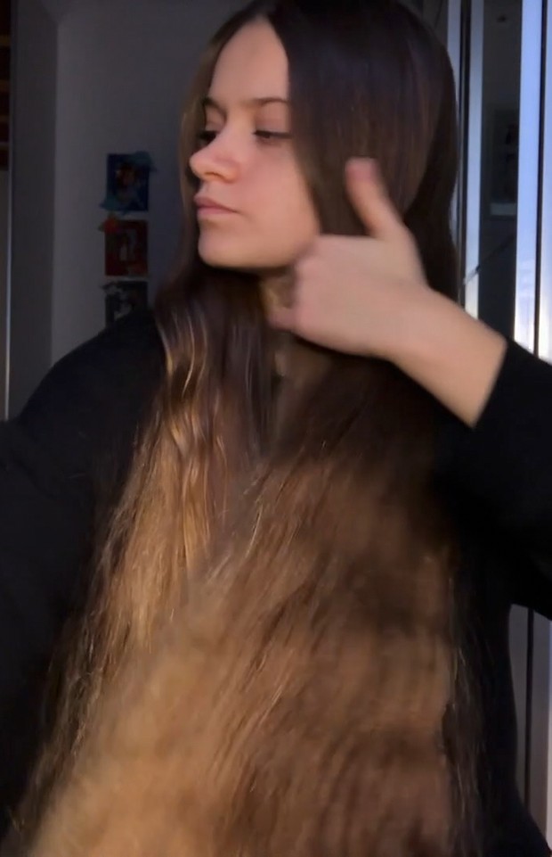 VIDEO - Ottavia&#x27;s thick hair play 2