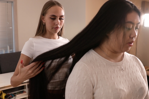 VIDEO - Impressed by her hair length