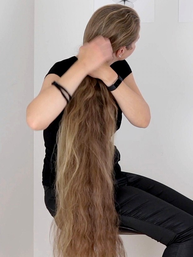 VIDEO - Siri&#x27;s buns on the side of her head
